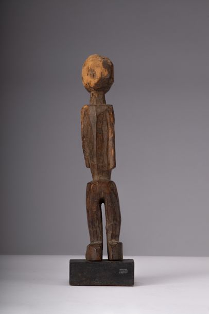 Lobi, [Burkina Faso, 2ème quart XXe] Statuette masculine.
Sculpture cultuelle, bois,...