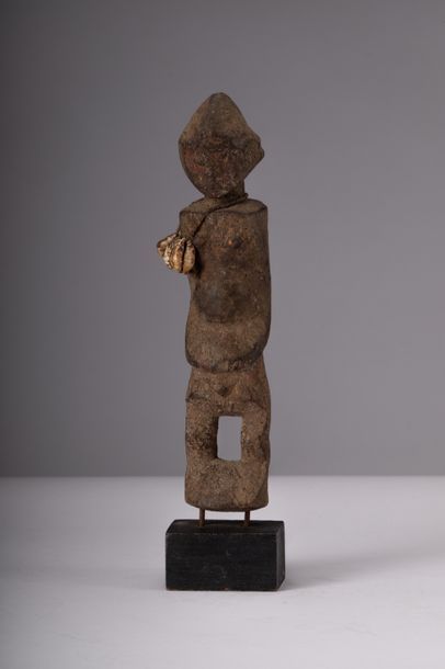 Nigéria, [Nigéria, fin XIX début XXe] Figurine de fertilité portant un collier de...