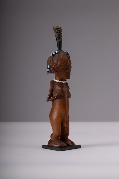 Luba, [Congo, première moitié du XXe] Statuette.
Sculpture rituelle, magnifque coiffe,...