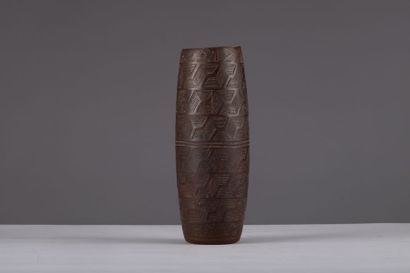 Kuba, [Congo, première moitié du XXe] Coupe à motifs géométriques finement sculptée,...