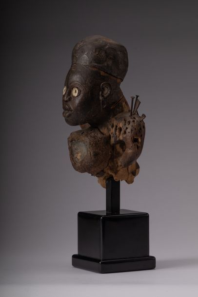 Bakongo, [Congo, fin XIXe - début XXe] Rare fragment de statue fétiche Nkisi.
Usage...
