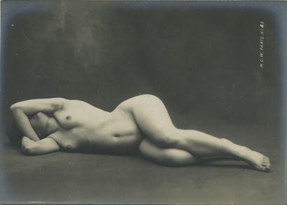 null [H.C.W]. Études de nus, vers 1900. 11 épreuves argentiques d’époque, formats...