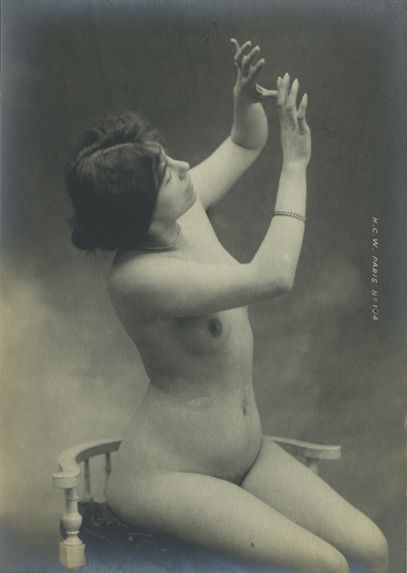 null [H.C.W]. Études de nus, vers 1900. 11 épreuves argentiques d’époque, formats...