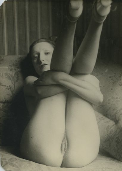 null [Photographe non identifié]. Pornographies, 1890-1910. 14 épreuves argentiques...