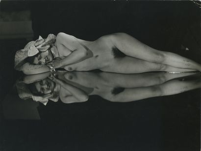 null [Divers photographes]. Études de nus, vers 1930. 27 épreuves argentiques d’époque,...