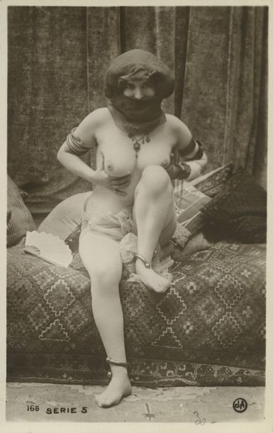 null [Divers photographes]. Études de nus, vers 1930. 68 épreuves argentiques d’époque...
