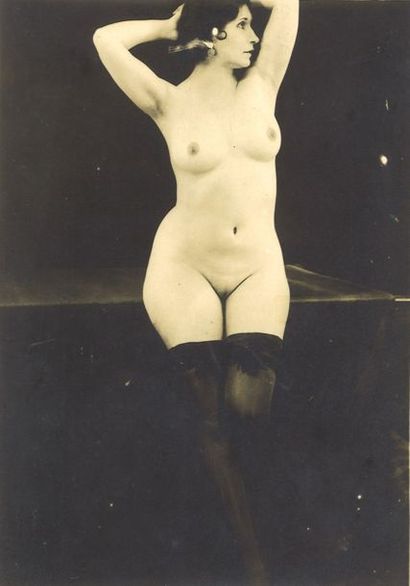 null Études de nus, vers 1930. 13 épreuves argentiques d’époque, 13 x 18 cm.	