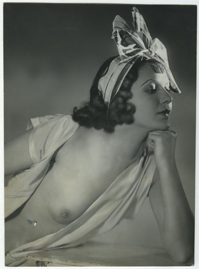 null MANASSE [Olga SOLARICS (1896 - 1969)] Études de nus, vers 1935. 5 épreuves argentiques...