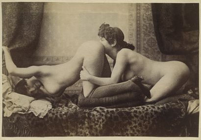null LE PREMIER PORNOGRAPHE. Couple féminin, vers 1870-1880. 4 épreuves, formats...