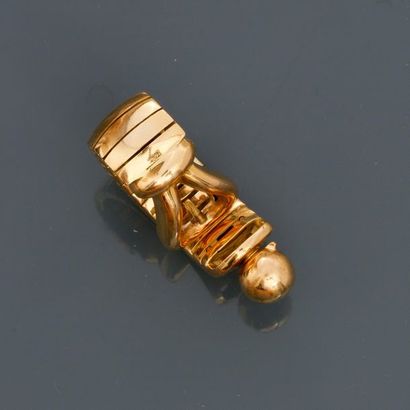 null CHAUMET, Opening "Tubogas" ring in yellow gold, 750 MM, mesh clipped on a gold...