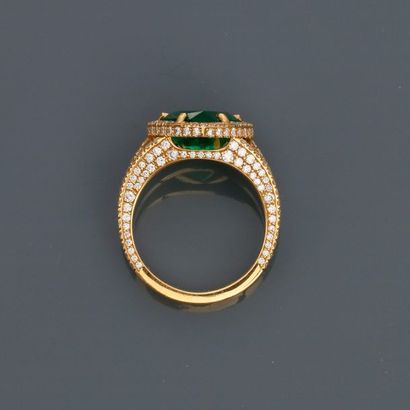null Yellow gold ring, centered with a very beautiful heart-cut emerald weighing...