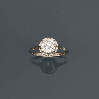 null Bague solitaire en, platine 900 MM, ornée d'un diamant rond pesant 1,50 carat...