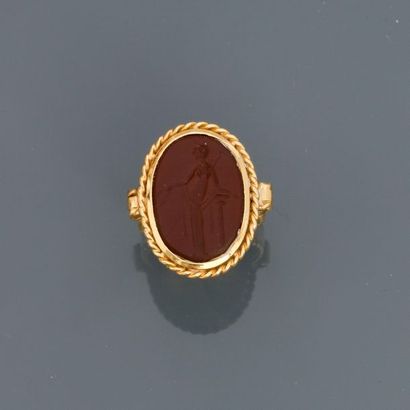 null Man's ring in yellow gold, 750 MM, decorated with an intaglio on red agate hemmed...