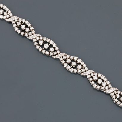 null Bracelet made of links in white gold fall, 750 MM, all underlined and centred...