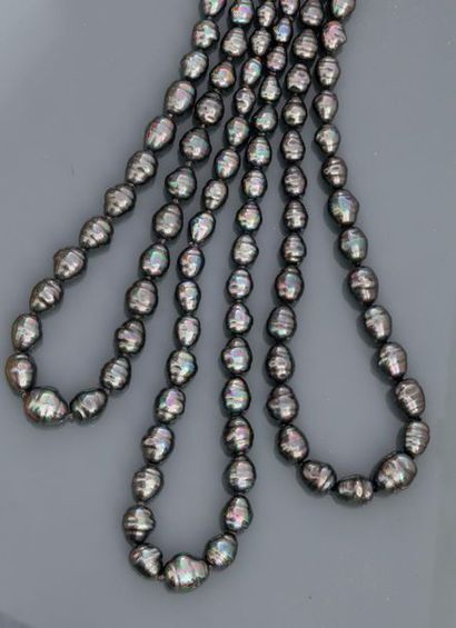 null Set of three long necklaces of pearly pearly glass beads in hematite color simulating...