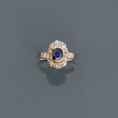 Two-gold ring, 750 MM, centred on a blue...