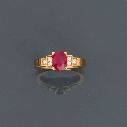 null Yellow gold ring, 750 MM, decorated with a transparent ruby probably Burmese...