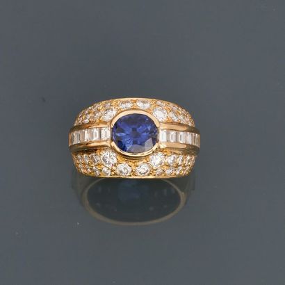 null Ring ring in white gold, 750 MM, decorated with an oval sapphire weighing 3.32...
