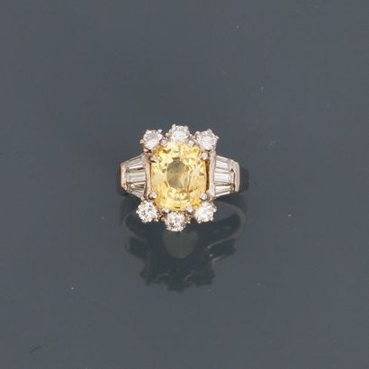 null White gold ring, 750 MM, decorated with a yellow sapphire cushion cut weighing...