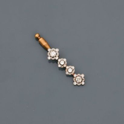 null Epingle de cravate en or gris 750MM et , platine 900 MM, ornée de diamants,...