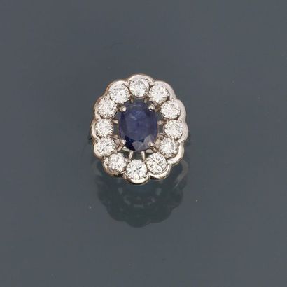 null Ring in, platinum 900 MM, centred on a sapphire weighing about 1.80 carat in...