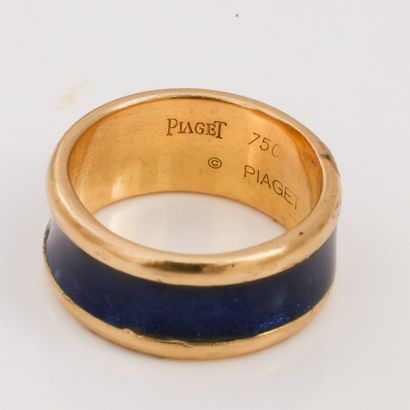null PIAGET, Bague anneau en or jaune, 750 MM, appliquée d'émail couleur bleu nuit,...