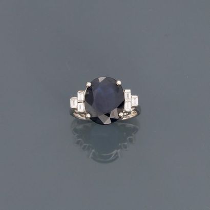 null White gold ring, 750 MM, adorned with an oval sapphire weighing approximately...
