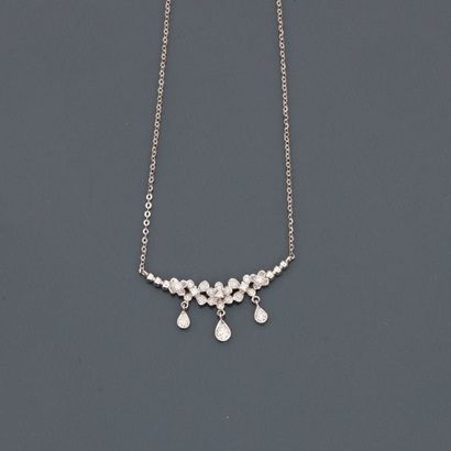 null Charming necklace in white gold, 750 MM, centred on a series of diamond-adorned...