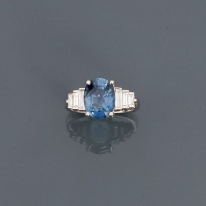 null Ring in white gold, 750 MM, decorated with a beautiful sapphire weighing 3.50...
