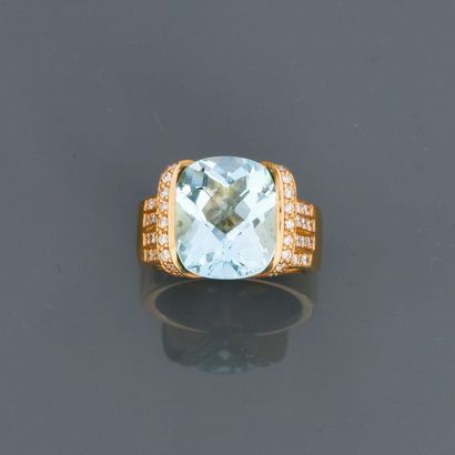 null Bague en or jaune, 750 MM, ornée d'une topaze bleue et diamants, taille : 54,...