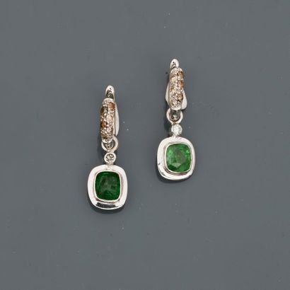 null Earrings in, 750 MM, each adorned with black diamonds above a green grant, 2.21...