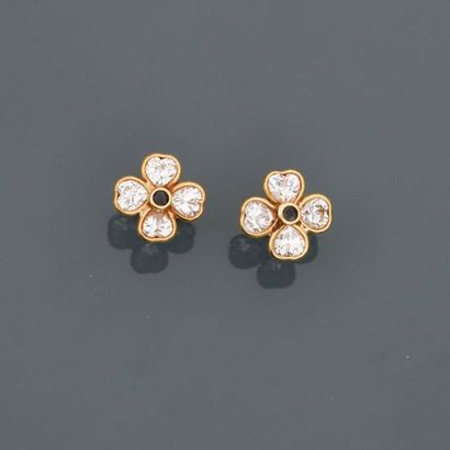 null Yellow gold clover earrings, 750 MM, each adorned with white stones around a...