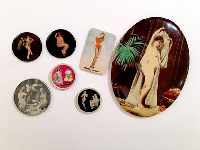 null 6 miscellaneous objects. Table medallion with reproduction of an erotic photo,...