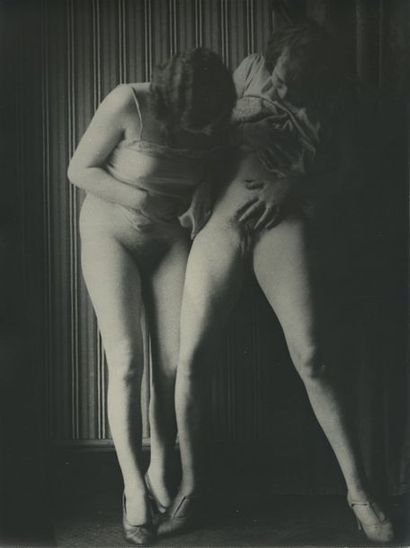 null MONSIOR X. Comparisons, circa 1930. Period silver print, 24 x 18 cm. 

