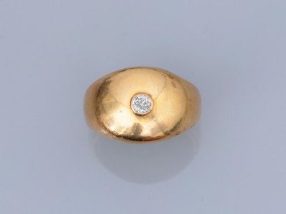 null Bague en or jaune, 750 MM, centrée d'un diamant rond, Début XXe siècle, taille...