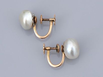 null Boutons d'oreilles à vis en or 750MM et, argent 925 MM, orné chacun d'une perle...
