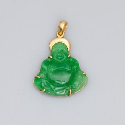null Pendentif en or jaune, 750 MM, sertissant un Bouddha en jade jadéite, poids...