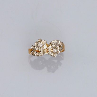 null Bague - toi et moi - en or, 750 MM, fleurettes et liens recouverts de diamants,...