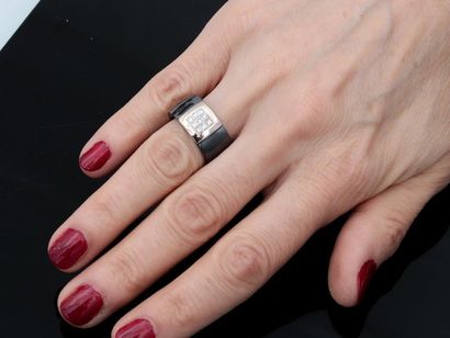 null Bague anneau en céramique irisée, ., centrée de diamants , taille : 53/54, poids...