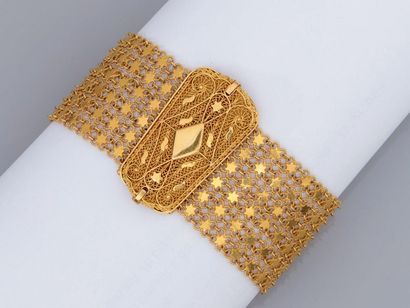 null Bracelet formé de six liens à décor étoilé en or jaune , 750 MM, fermoir en...