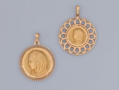 null Lot : Deux médailles " Vierge " en or jaune, 750 MM, XXe s., poids : 8gr. b...