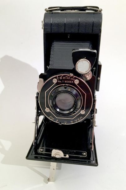 null APPAREIL PHOTO. Kodak soufflet junior, six-16, modèle n°1a Pocket, noir, USA,...