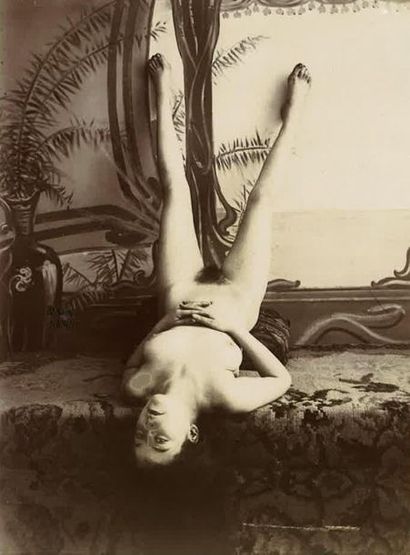 null [Photographe non identifié]. Études de nu en studio, vers 1890. 5 épreuves d'époque...