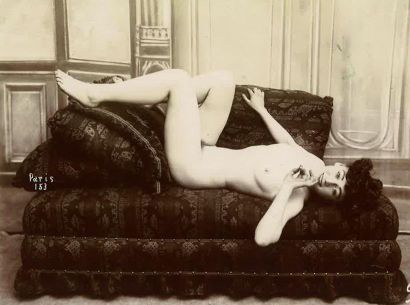 null [Photographe non identifié]. Études de nu en studio, vers 1890. 5 épreuves d'époque...