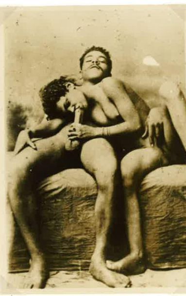 null [Photographe non identifié]. Les deux amis, vers 1910. 10 contretypes argentiques...