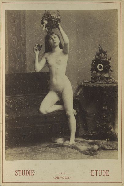 null [Photographe non identifié]. Études de nu, vers 1900. 17 épreuves argentiques...