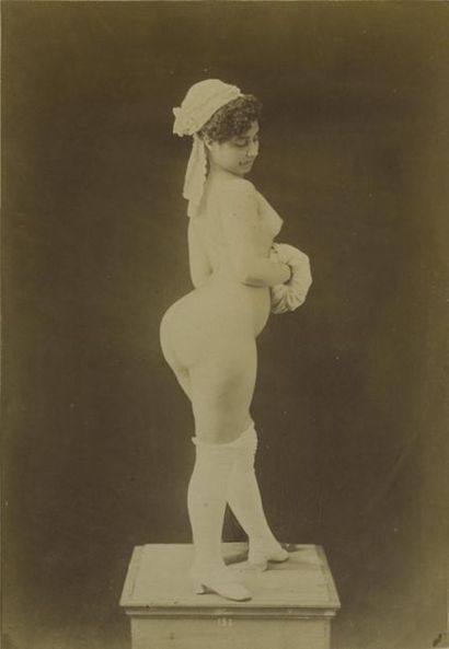null [Photographe non identifié]. Études de nu, vers 1900. 5 épreuves argentiques...