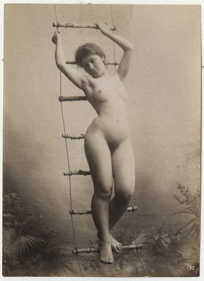  [Photographe non identifié]. Études de nu, vers 1900. 21 épreuves argentiques d'époque,...