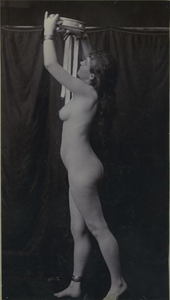 null [Photographe non identifié]. Études de nu, vers 1900. 14 épreuves argentiques...