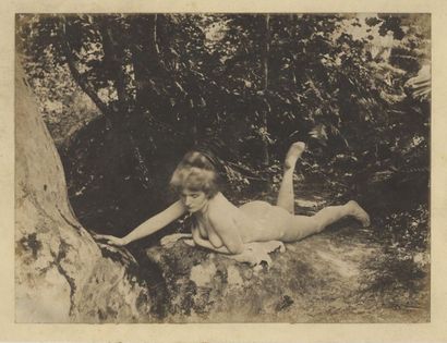 null [Photographe non identifié]. Études de nu en extérieur, picturalisme, vers 1900....